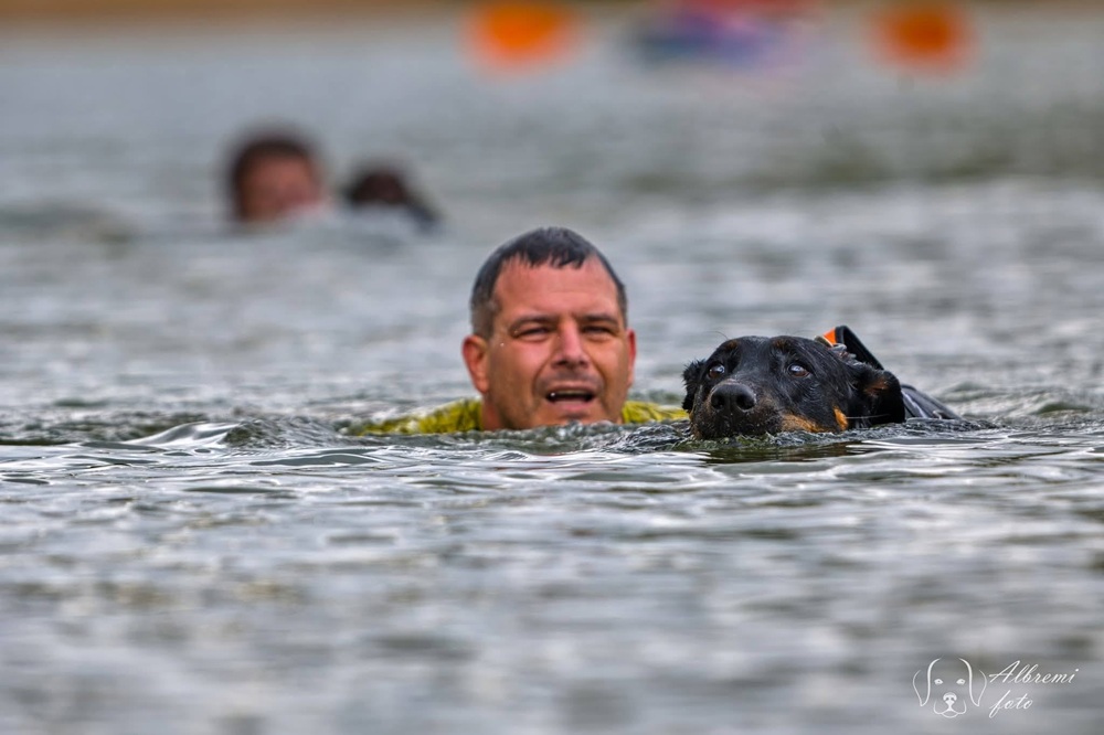 Hakim s páníčkem na Extreme Dog Race (běh, plavání, koloběžka) kde získal 3. místo